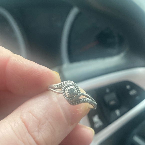 .925 sterling silver diamond ring - Picture 1 of 3